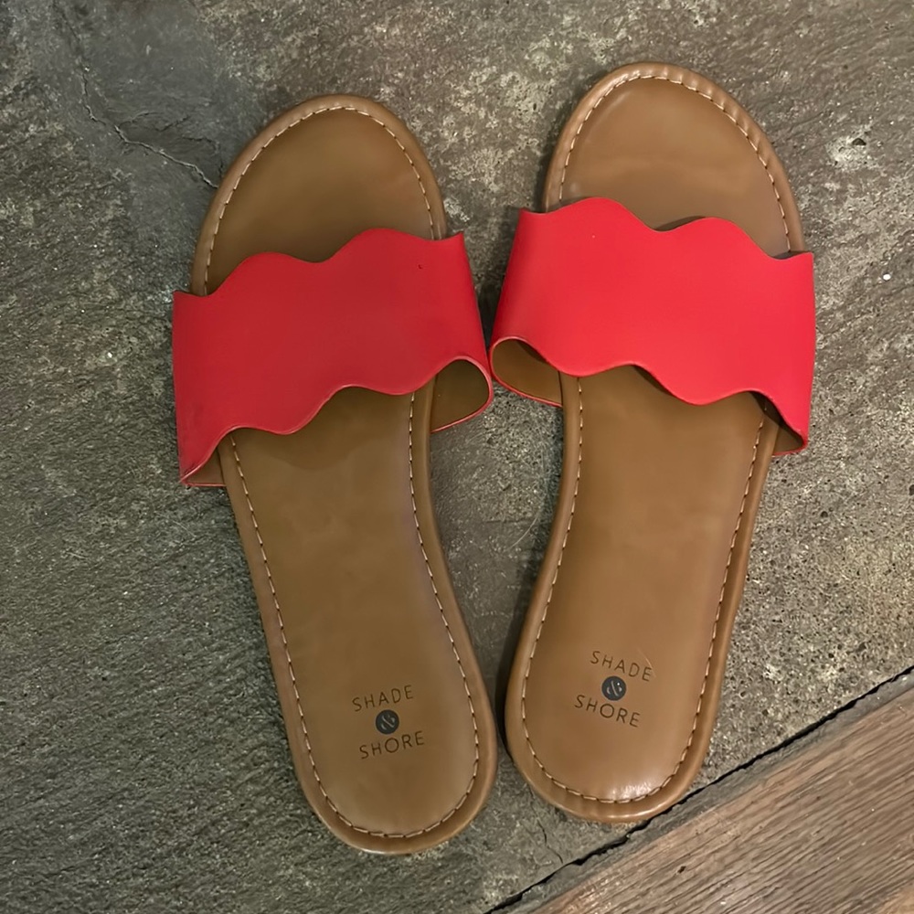 SHADE & SHORE Sz 9 red slides